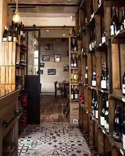 La Cave à vins - Restaurant Le Chien Fou - Tours - Restaurant avec terrasse Tours