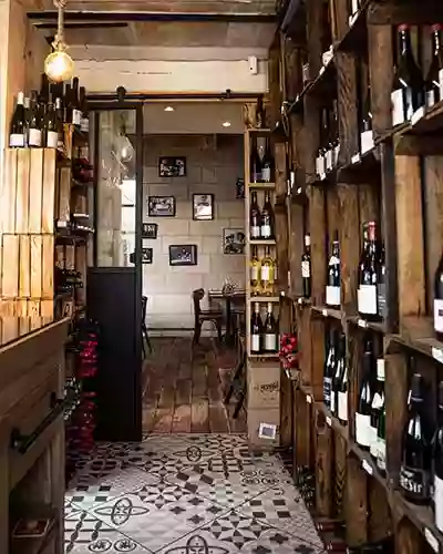 La Cave à vins - Restaurant Le Chien Fou - Tours - Brasserie Tours